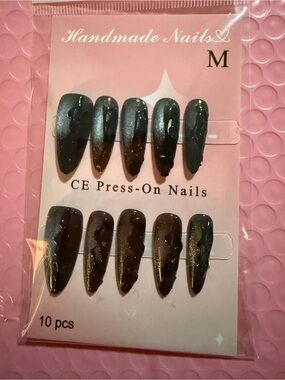 Handmade Press-On Nails in Glossy Black - 10 pcs